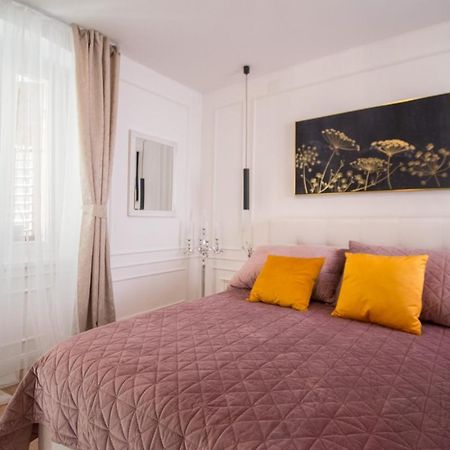 Apartment Trixi Maksimijan Pula Bagian luar foto