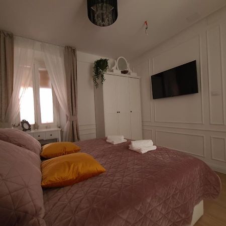 Apartment Trixi Maksimijan Pula Bagian luar foto