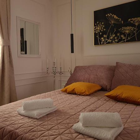 Apartment Trixi Maksimijan Pula Bagian luar foto