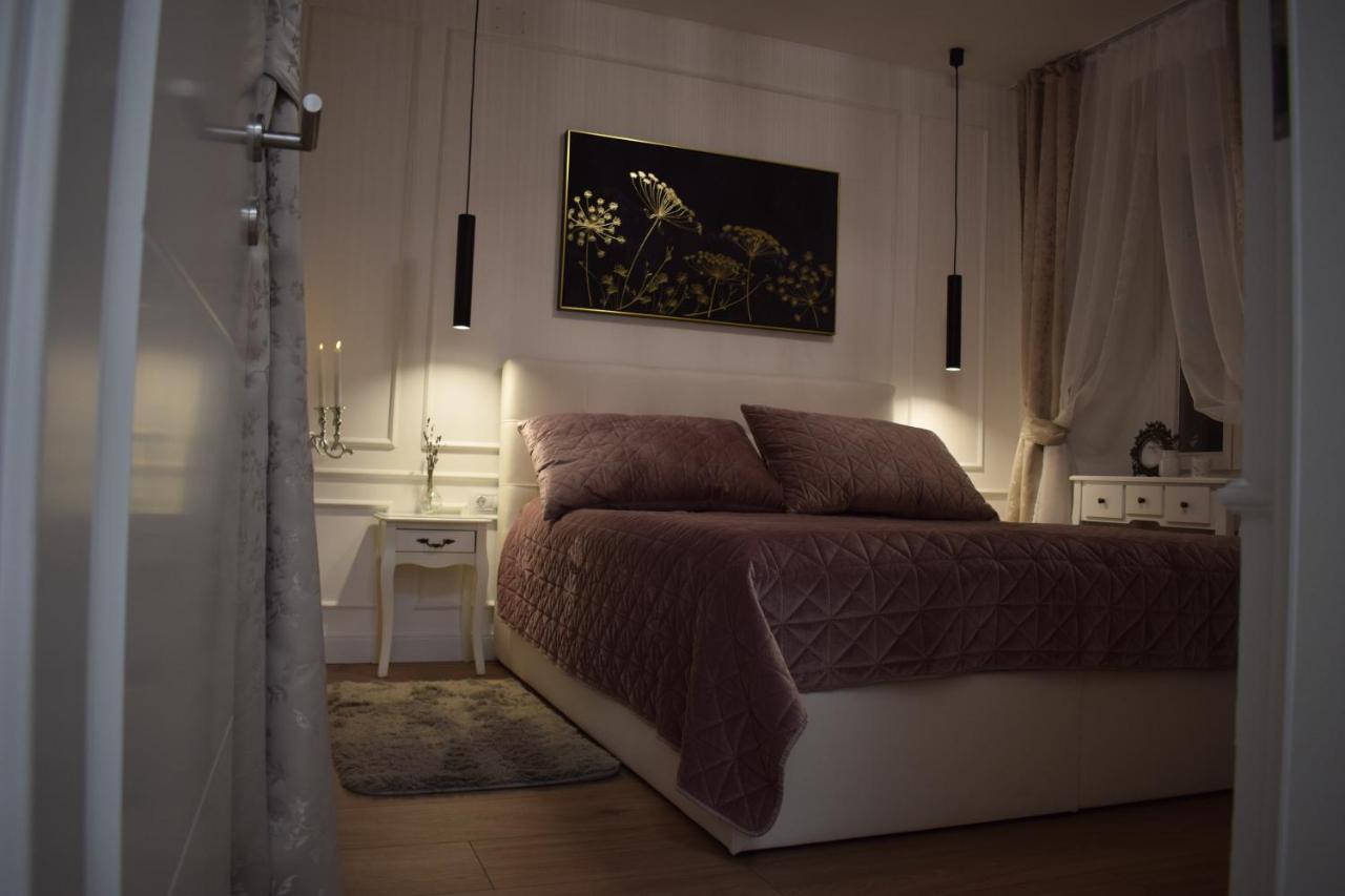 Apartment Trixi Maksimijan Pula Bagian luar foto