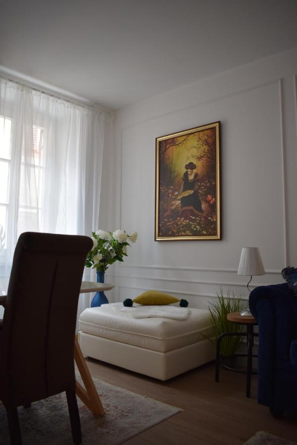 Apartment Trixi Maksimijan Pula Bagian luar foto