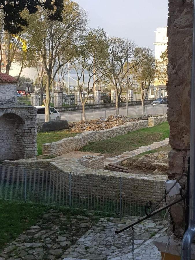 Apartment Trixi Maksimijan Pula Bagian luar foto