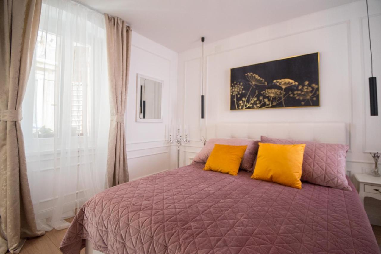 Apartment Trixi Maksimijan Pula Bagian luar foto