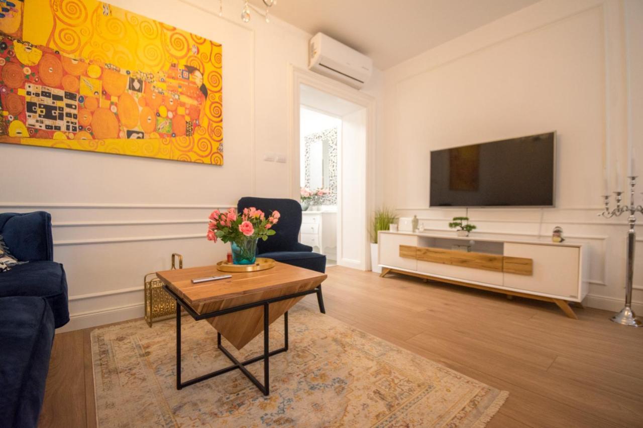 Apartment Trixi Maksimijan Pula Bagian luar foto