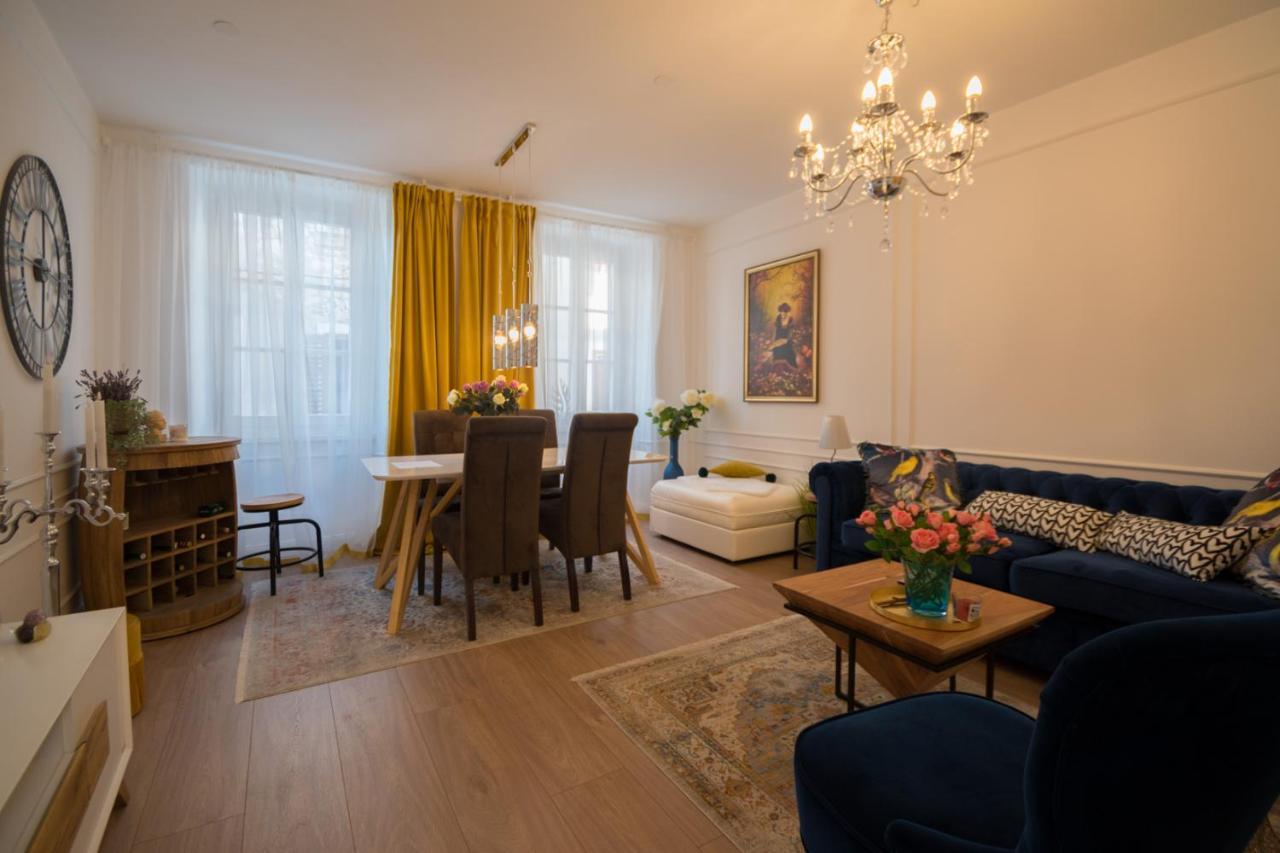 Apartment Trixi Maksimijan Pula Bagian luar foto