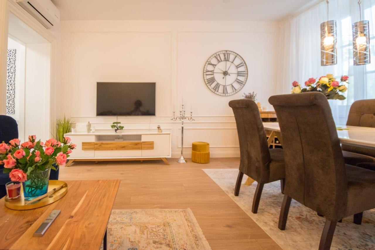 Apartment Trixi Maksimijan Pula Bagian luar foto