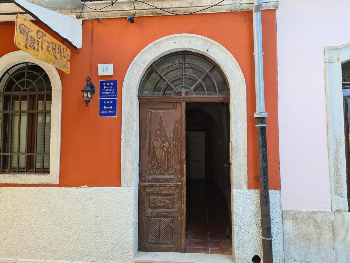 Apartment Trixi Maksimijan Pula Bagian luar foto