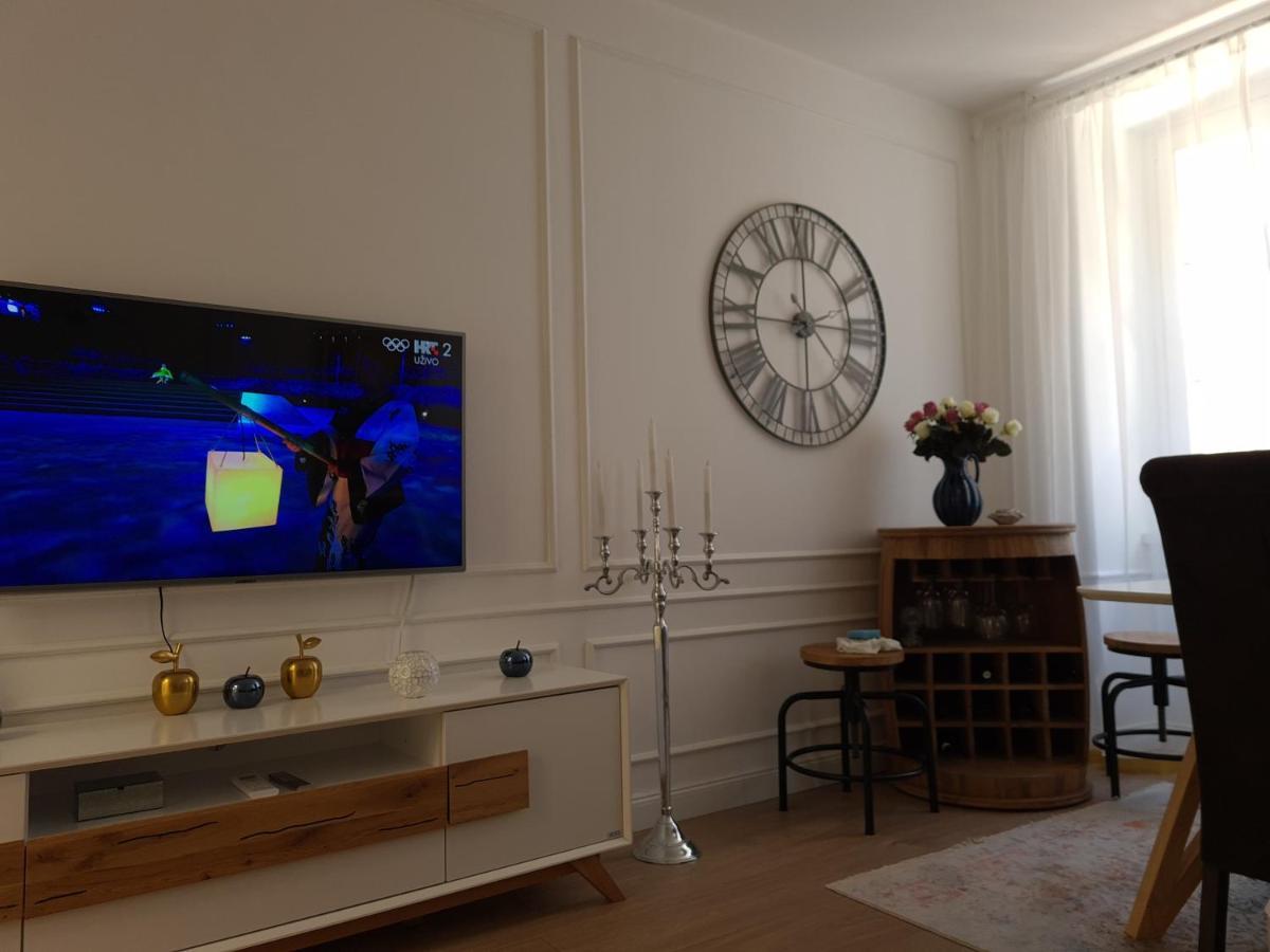 Apartment Trixi Maksimijan Pula Bagian luar foto